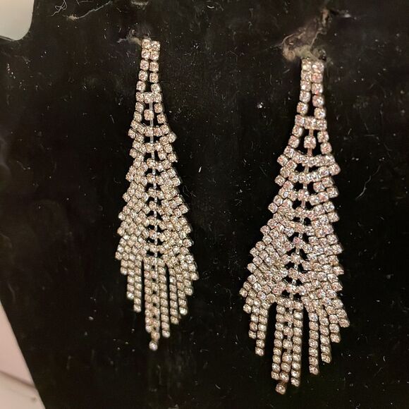 3.25” free moving silver tone long chain crystal chandelier stud earrings - Picture 4 of 11